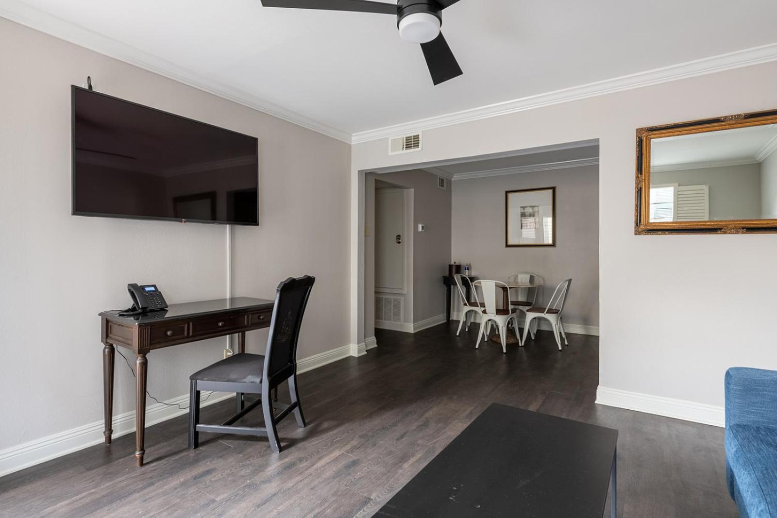 French Quarter Suites Hotel New Orleans Esterno foto